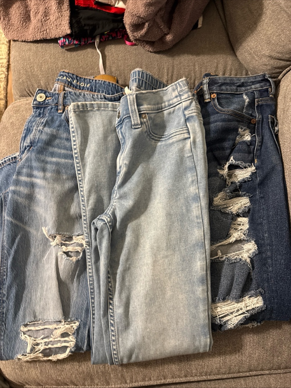 Women’s Distressed Light & Dark Blue Jeans American Eagle & AERIE